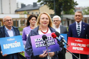 29.05.2025. Kielce. Konferencja Radnych Województwa Świętokrzyskiego. Na zdjęciu (w środku): Jolanta Madioury - radna sejmiku województwa / Fot. Wiktor Taszłow - Radio Kielce