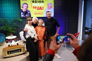 „Dzień Dobry, to Ja! Rozmowy inne niż wszystkie w Radiu Kielce”. Na zdjęciu (od lewej): Magda Galas-Klusek, Mirosław Bieliński, Teresa Bielińska, Tomek Dudek / Fot. Wiktor Taszłow – Radio Kielce