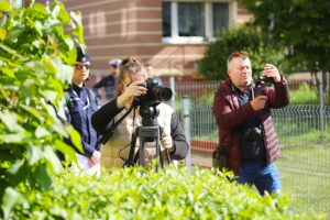 07.05.2025. Kielce. Zdjęcia z planu spotu edukacyjnego, jaki kieleckie starostwo powiatowe przygotowuje we współpracy z Komendą Miejską Policji w Kielcach / Fot. Wiktor Taszłow - Radio Kielce