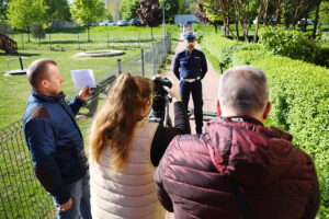 07.05.2025. Kielce. Zdjęcia z planu spotu edukacyjnego, jaki kieleckie starostwo powiatowe przygotowuje we współpracy z Komendą Miejską Policji w Kielcach / Fot. Wiktor Taszłow - Radio Kielce