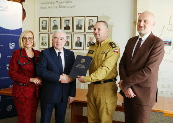 07.05.2025. Kielce. Urząd Marszałkowski Województwa Świętokrzyskiego. Podpisanie umowy na wsparcie z budżetu województwa Państwowej Straży Pożarnej / Fot. Wiktor Taszłow – Radio Kielce