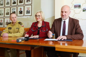 07.05.2025. Kielce. Urząd Marszałkowski Województwa Świętokrzyskiego. Podpisanie umowy na wsparcie z budżetu województwa Państwowej Straży Pożarnej / Fot. Wiktor Taszłow – Radio Kielce