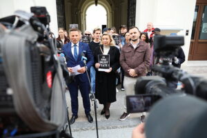 Do kogo należy teatr? Kieleccy radni poparli aktorów Żeromskiego