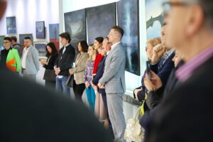 08.05.2025. Kielce. Wernisaż wystawy "Obrazy ciszy" Macieja Mazurka / Fot. Wiktor Taszłow - Radio Kielce