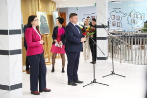 08.05.2025. Kielce. Wernisaż wystawy "Obrazy ciszy" Macieja Mazurka / Fot. Wiktor Taszłow - Radio Kielce