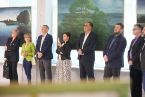 08.05.2025. Kielce. Wernisaż wystawy "Obrazy ciszy" Macieja Mazurka / Fot. Wiktor Taszłow - Radio Kielce