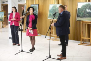 08.05.2025. Kielce. Wernisaż wystawy "Obrazy ciszy" Macieja Mazurka / Fot. Wiktor Taszłow - Radio Kielce