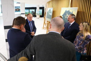08.05.2025. Kielce. Wernisaż wystawy "Obrazy ciszy" Macieja Mazurka / Fot. Wiktor Taszłow - Radio Kielce