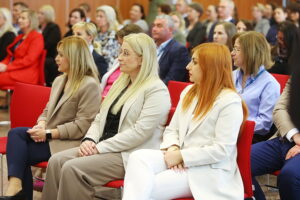 09.05.2025. Kielce. Targi Kielce. Konferencja na temat tego, jak budować nową ścieżkę kariery po 45. roku życia / Fot. Wiktor Taszłow - Radio Kielce