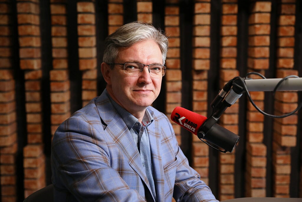 12.05.2025. Radio Kielce. Rozmowa Dnia. Na zdjęciu: Adam Jarubas - europoseł PSL / Fot. Wiktor Taszłow - Radio Kielce