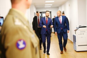 12.05.2025. Skarżysko-Kamienna. Podpisanie listu intencyjnego w sprawie zakupu przez Belgię zestawów rakietowych Piorun / Fot. Wiktor Taszłow - Radio Kielce