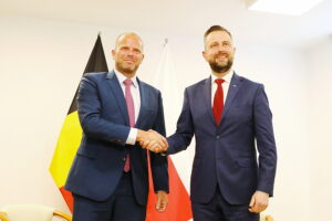12.05.2025. Skarżysko-Kamienna. Podpisanie listu intencyjnego w sprawie zakupu przez Belgię zestawów rakietowych Piorun / Fot. Wiktor Taszłow - Radio Kielce