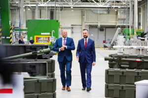12.05.2025. Skarżysko-Kamienna. Podpisanie listu intencyjnego w sprawie zakupu przez Belgię zestawów rakietowych Piorun / Fot. Wiktor Taszłow - Radio Kielce