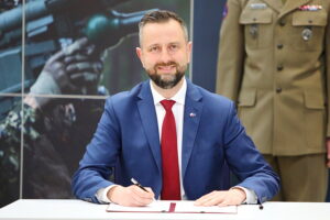 12.05.2025. Skarżysko-Kamienna. Podpisanie listu intencyjnego w sprawie zakupu przez Belgię zestawów rakietowych Piorun / Fot. Wiktor Taszłow - Radio Kielce