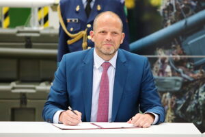 12.05.2025. Skarżysko-Kamienna. Podpisanie listu intencyjnego w sprawie zakupu przez Belgię zestawów rakietowych Piorun / Fot. Wiktor Taszłow - Radio Kielce