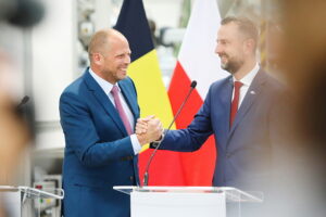 12.05.2025. Skarżysko-Kamienna. Podpisanie listu intencyjnego w sprawie zakupu przez Belgię zestawów rakietowych Piorun / Fot. Wiktor Taszłow - Radio Kielce