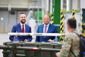 12.05.2025. Skarżysko-Kamienna. Podpisanie listu intencyjnego w sprawie zakupu przez Belgię zestawów rakietowych Piorun / Fot. Wiktor Taszłow - Radio Kielce