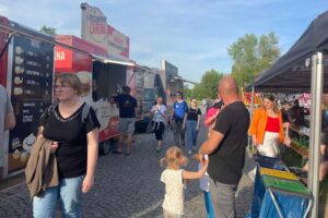 03.05.2025. Sandomierz. Festiwal food trucków / Fot. Grażyna Szlęzak - Radio Kielce