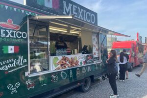 03.05.2025. Sandomierz. Festiwal food trucków / Fot. Grażyna Szlęzak - Radio Kielce