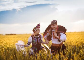 RYM SIĘ NIESIE PO POLU PO LESIE. „Dla młodej pary” [POSŁUCHAJ] - Radio Kielce