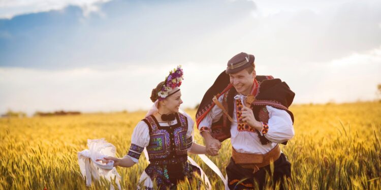 RYM SIĘ NIESIE PO POLU PO LESIE. „Dla młodej pary” [POSŁUCHAJ] - Radio Kielce