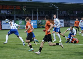 10.05.2025. Ostrowiec Św. Betlic III liga. KSZO - Pogoń-Sokół Lubaczów / Fot. Kamil Król - Radio Kielce
