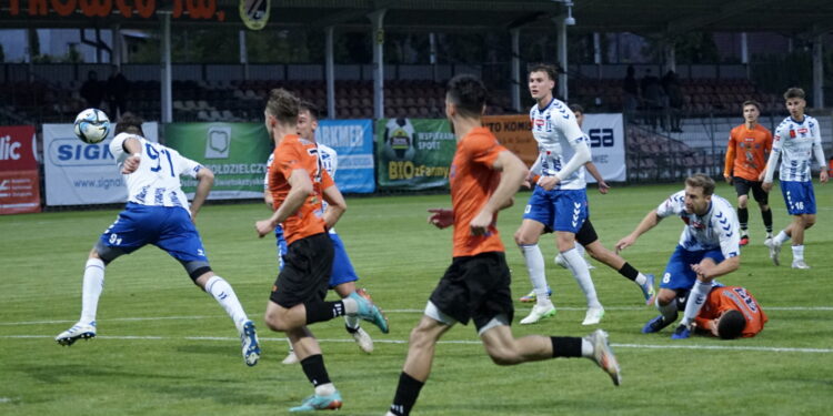 10.05.2025. Ostrowiec Św. Betlic III liga. KSZO - Pogoń-Sokół Lubaczów / Fot. Kamil Król - Radio Kielce