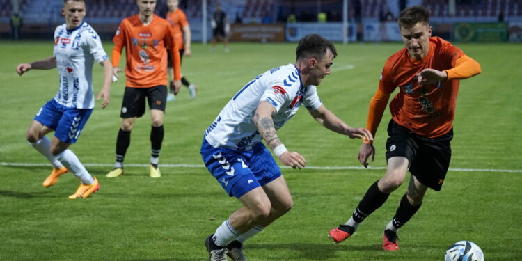 10.05.2025. Ostrowiec Św. Betlic III liga. KSZO - Pogoń-Sokół Lubaczów / Fot. Kamil Król - Radio Kielce