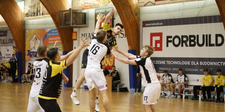 Pora odczarować własną halę. KSSPR zmierzy się z Trójką Ostrołęka