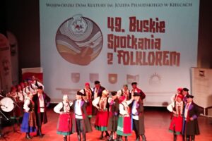 Busko-Zdrój rozbrzmiewa muzyką ludową