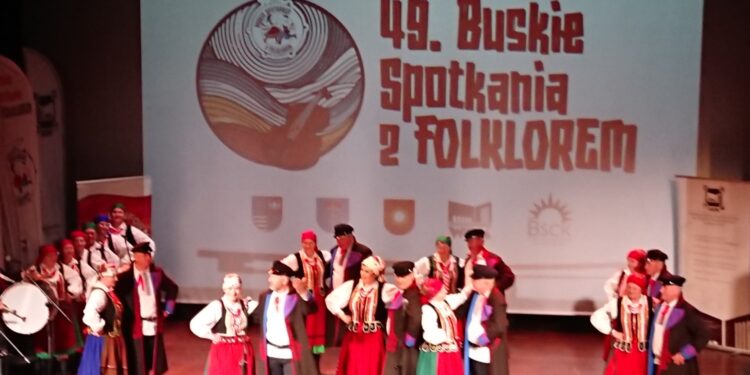 Busko-Zdrój rozbrzmiewa muzyką ludową