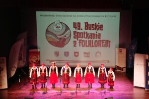 Folklor Ziemi Świętokrzyskiej króluje w Busku-Zdroju