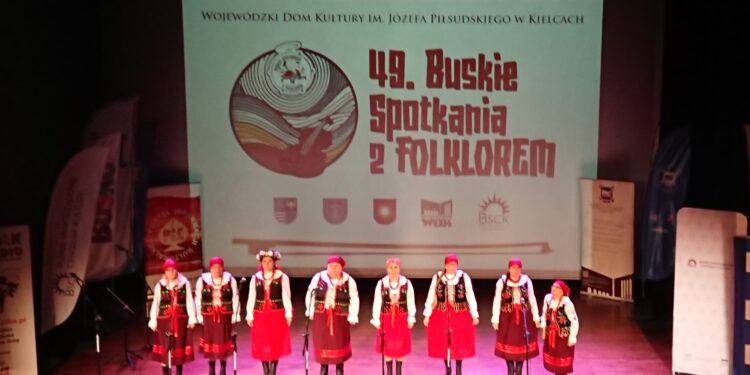 Folklor Ziemi Świętokrzyskiej króluje w Busku-Zdroju