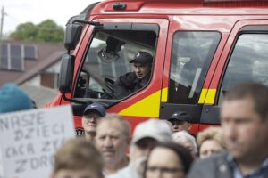 07.05.2025. Brzegi. Mieszkańcy przeciwni budowie fermy drobiu / Fot. Jarosław Kubalski - Radio Kielce
