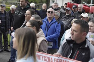 07.05.2025. Brzegi. Mieszkańcy przeciwni budowie fermy drobiu / Fot. Jarosław Kubalski - Radio Kielce