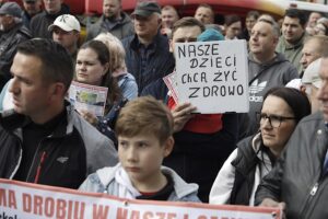 07.05.2025. Brzegi. Mieszkańcy przeciwni budowie fermy drobiu / Fot. Jarosław Kubalski - Radio Kielce