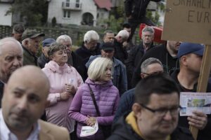 07.05.2025. Brzegi. Mieszkańcy przeciwni budowie fermy drobiu / Fot. Jarosław Kubalski - Radio Kielce