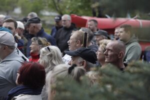 07.05.2025. Brzegi. Mieszkańcy przeciwni budowie fermy drobiu / Fot. Jarosław Kubalski - Radio Kielce