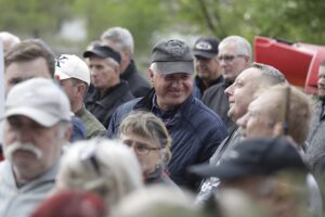 07.05.2025. Brzegi. Mieszkańcy przeciwni budowie fermy drobiu / Fot. Jarosław Kubalski - Radio Kielce