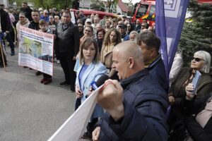 07.05.2025. Brzegi. Mieszkańcy przeciwni budowie fermy drobiu / Fot. Jarosław Kubalski - Radio Kielce