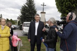 07.05.2025. Brzegi. Mieszkańcy przeciwni budowie fermy drobiu / Fot. Jarosław Kubalski - Radio Kielce