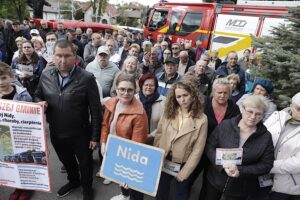 07.05.2025. Brzegi. Mieszkańcy przeciwni budowie fermy drobiu / Fot. Jarosław Kubalski - Radio Kielce