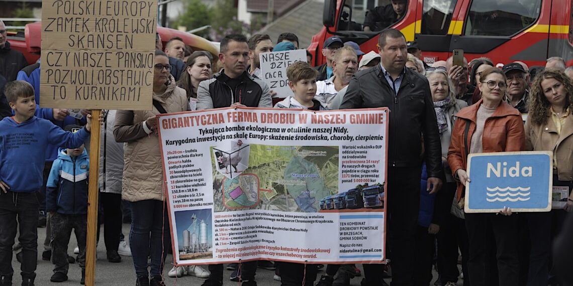 07.05.2025. Brzegi. Mieszkańcy przeciwni budowie fermy drobiu / Fot. Jarosław Kubalski - Radio Kielce