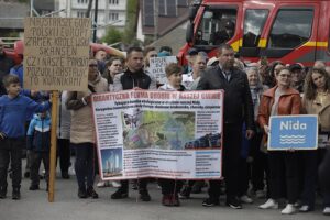 07.05.2025. Brzegi. Mieszkańcy przeciwni budowie fermy drobiu / Fot. Jarosław Kubalski - Radio Kielce