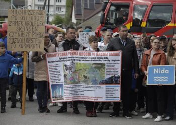 07.05.2025. Kielce. Mieszkańcy przeciwni budowie fermy drobiu / Fot. Jarosław Kubalski - Radio Kielce
