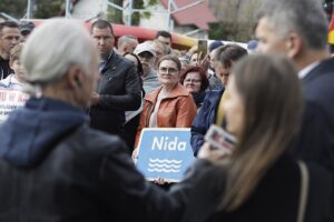 07.05.2025. Brzegi. Mieszkańcy przeciwni budowie fermy drobiu / Fot. Jarosław Kubalski - Radio Kielce