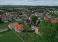 07.05.2025. Brzegi. Mieszkańcy przeciwni budowie fermy drobiu / Fot. Jarosław Kubalski - Radio Kielce