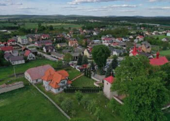 07.05.2025. Brzegi. Mieszkańcy przeciwni budowie fermy drobiu / Fot. Jarosław Kubalski - Radio Kielce