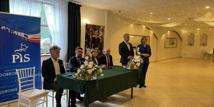 26.05.2025. Stąporków. Spotkanie posłów PiS z mieszkańcami / Fot. Magdalena Galas-Klusek - Radio Kielce