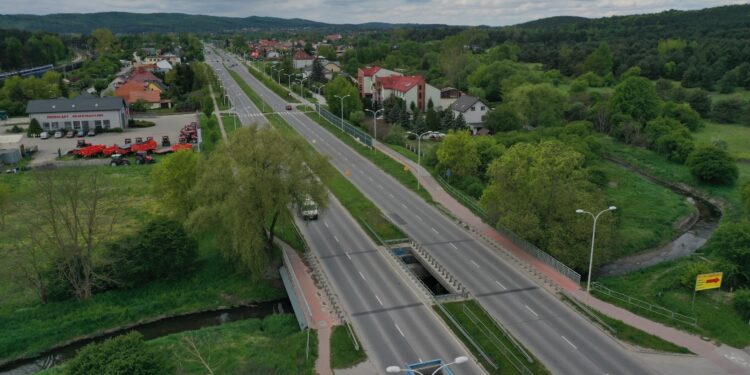 06.05.2025. Kielce. Ulica Krakowska. Miejsce, w którym mają powstać nowe wiaty przystankowe / Fot. Jarosław Kubalski - Radio Kielce